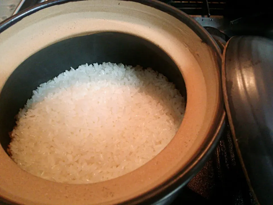 yokoさんの土鍋で炊飯中～(^ー^) 炊飯完了ですわ(*^^*)|quitaさん