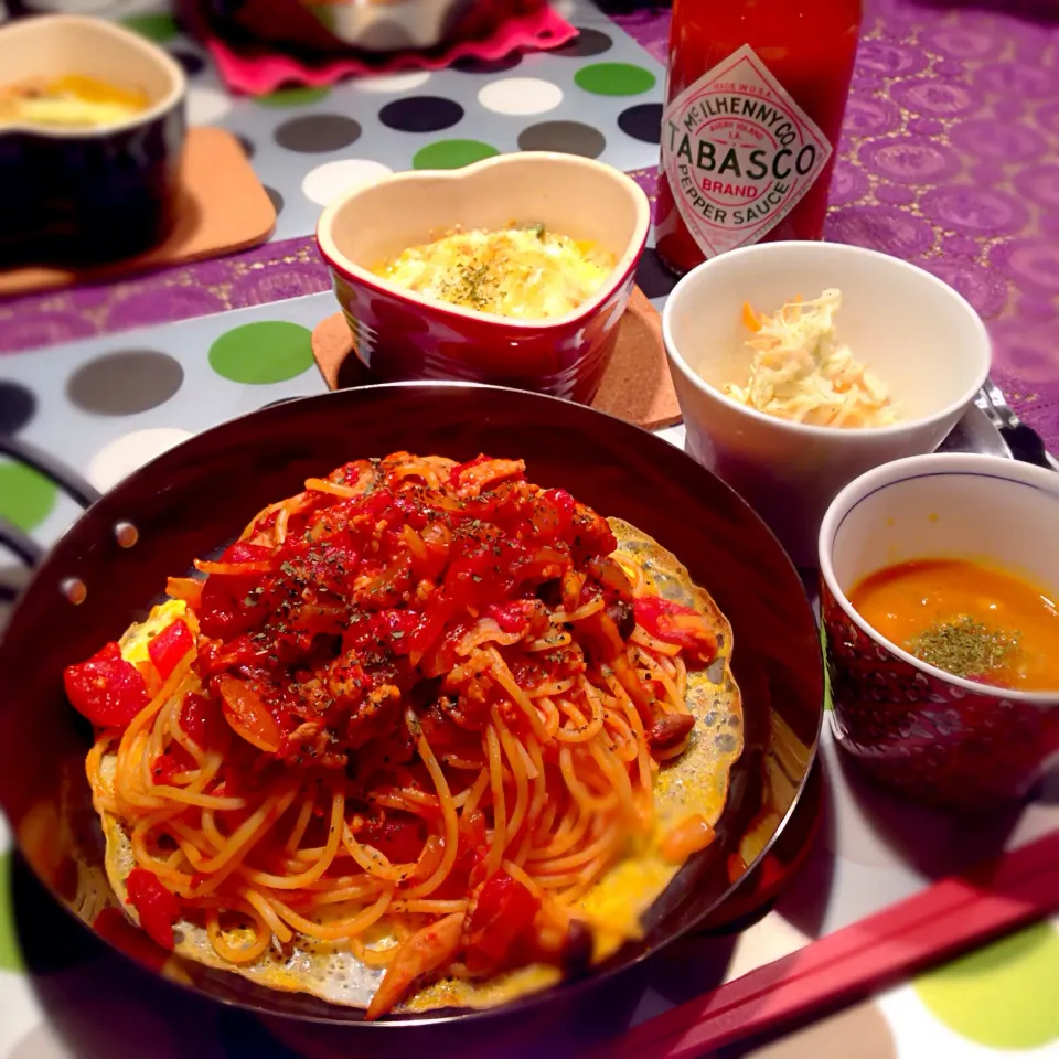 Snapdishの料理写真:豚バラしめじトマトソースパスタの献立|RIESMOさん