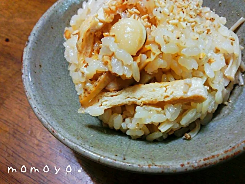 ホタテの炊き込みご飯。エノキと油揚げと炊きました。|Momoyoさん