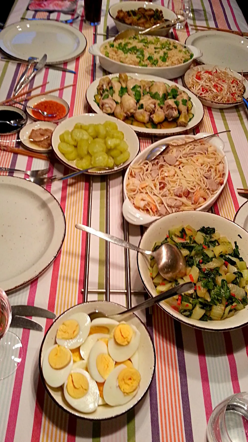 #Dinner prawn mee, chicken rice, bak choy, broccoli #Singaporean cuisine|Hans Stavleuさん