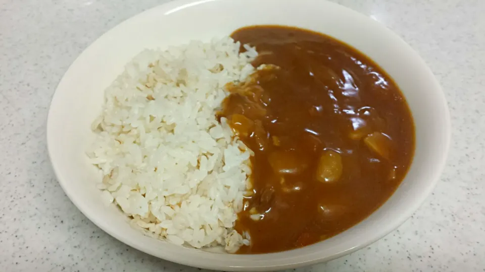 久しぶりにレトルトカレー🍛|三宅章人  Akihito Miyakeさん