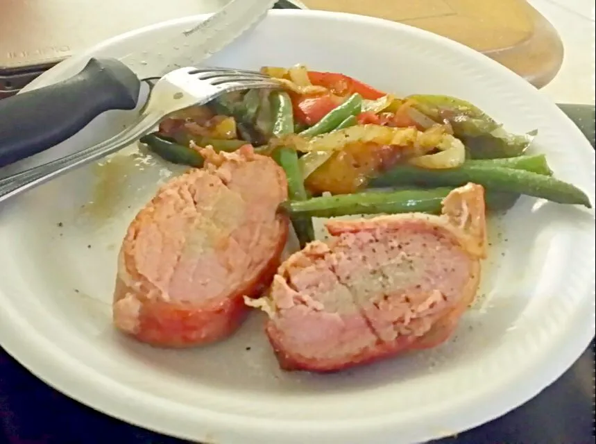 Snapdishの料理写真:my niece Ce'Nadra cooked me dinner of bacon wrapped pork loin and sauted green beans and onions #homecooking|christl babcockさん