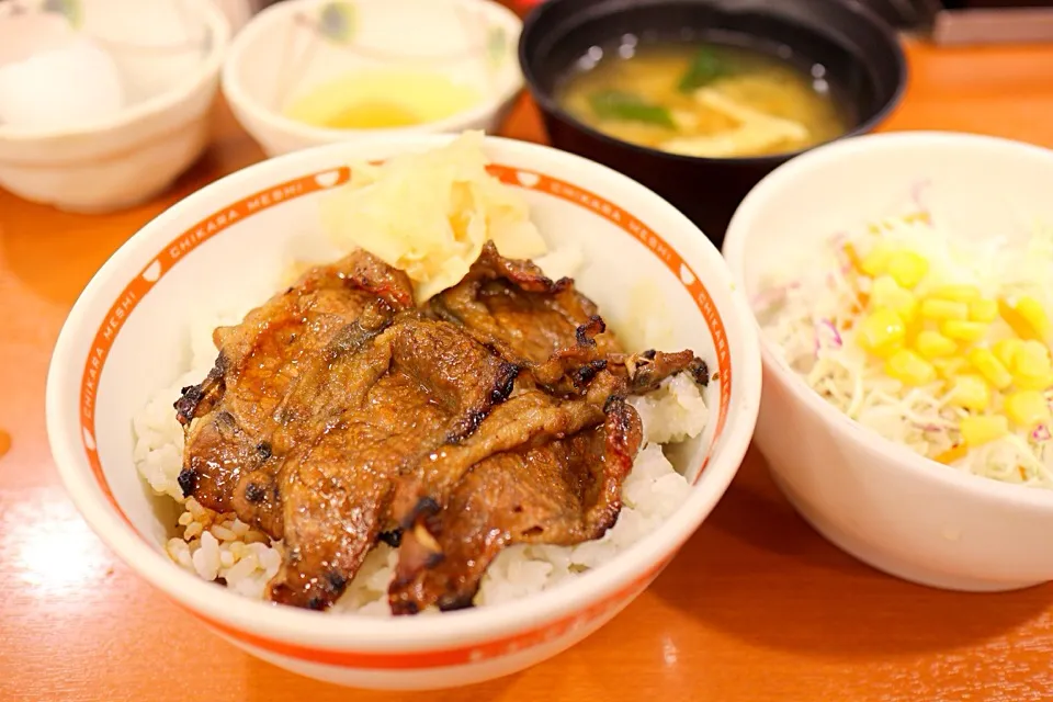 焼き牛丼 小盛り サラダ玉子セット|マハロ菊池さん