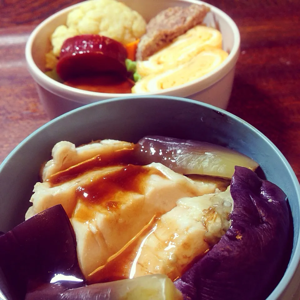 9/11娘弁当  茹で鶏と茄子の生姜醤油かけ  卵焼き  さつまいものリンゴジュース煮  カリフラワーのカレーマヨ和え ハンバーグ|yukiyamasakiさん