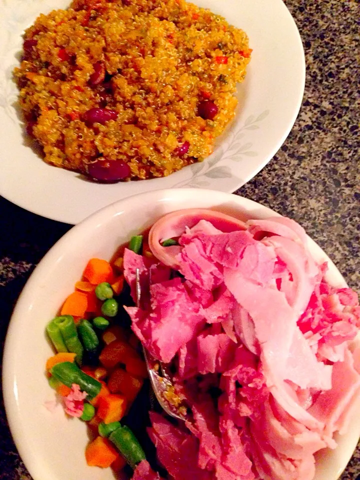 Vegetables with turkey and corn beaf.. Quinoa and beans for dinner!|nadia issaさん