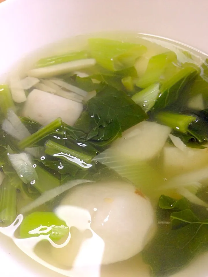 Snapdishの料理写真:Simple taro, leaks and komatsuna green plum-kombu ginger soup 里芋、ネギと小松菜の梅こんぶジンジャースープo(^_^)o 超カンタンに作れます♪|Tanuさん