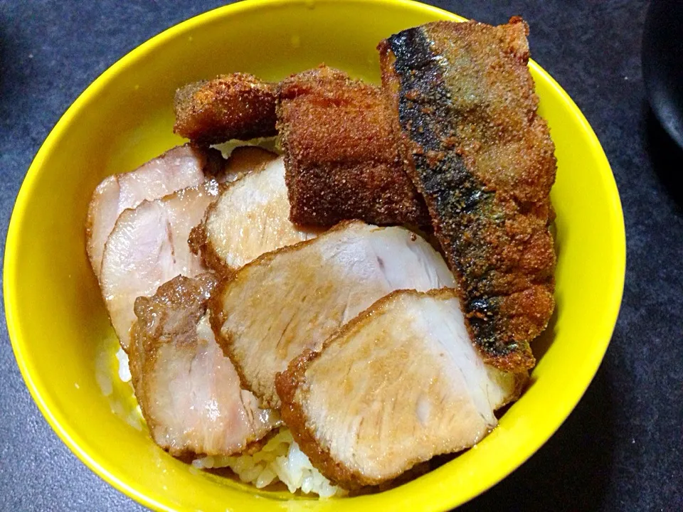 チャーシュー🍖＆サンマ🐟丼ーー✨✨✨|きのすけ〜さん