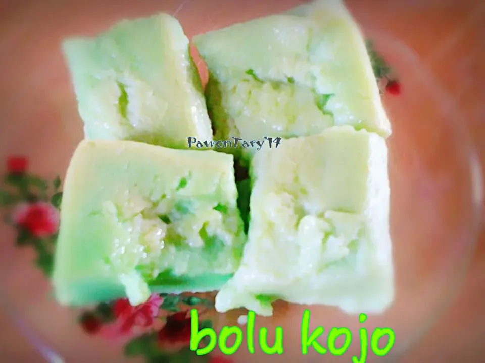 #homemadefood #bolukojo #khasPalembang

Jangan dikira saya sudah ngga pernah gagal kalau bikin2 cemilan,, ini buktinya udah ngiler eksekusi si bolu kojo dari la|taryさん