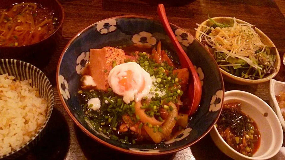 賄い飯♪ 大山鶏のすき焼き風 煮込み、マグロユッケ、|Gauche Suzukiさん