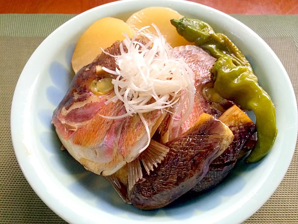 Snapdishの料理写真:Simmered Sea bream &radish🐟真鯛･お頭と大根の煮付け|🌈Ami🍻さん