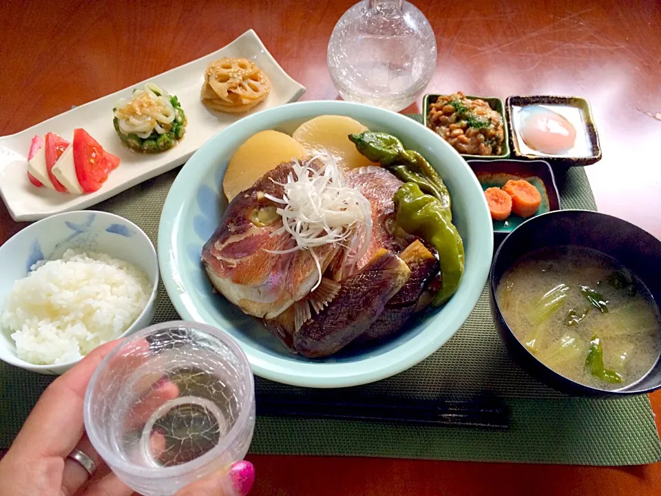 Snapdishの料理写真:Today's Dinner🍴前菜･小鉢･真鯛お頭と大根の煮付け･青梗菜のお味噌汁|🌈Ami🍻さん