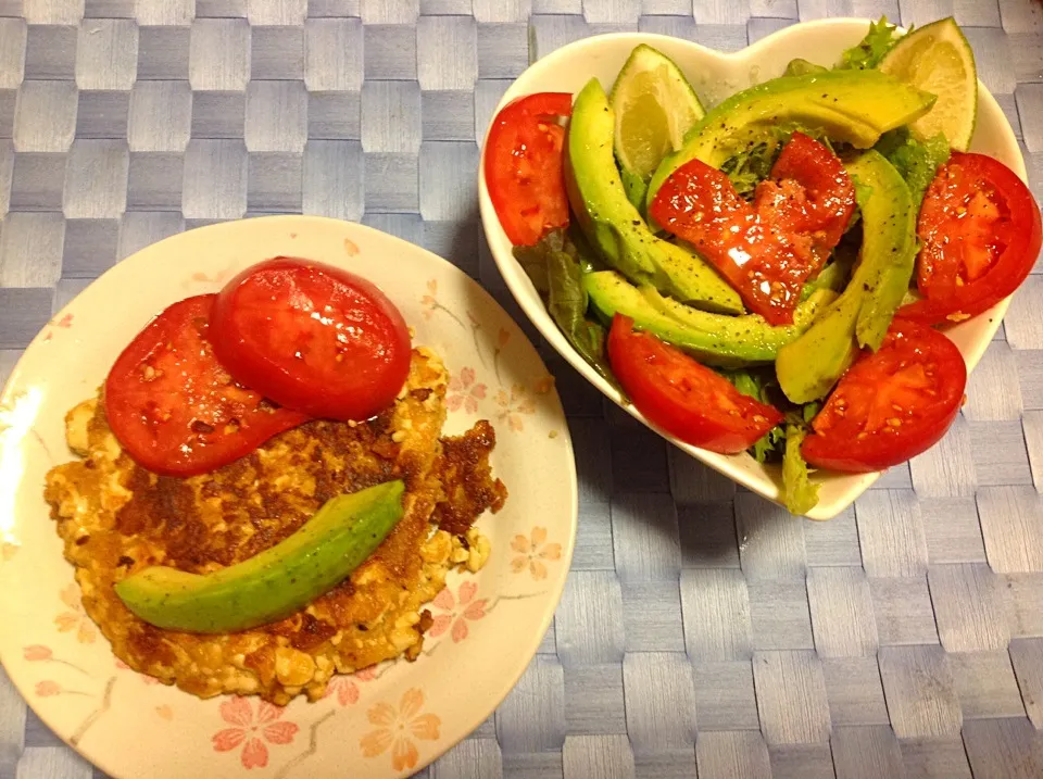 Tofu burger and green salad|Bethany M. Longさん