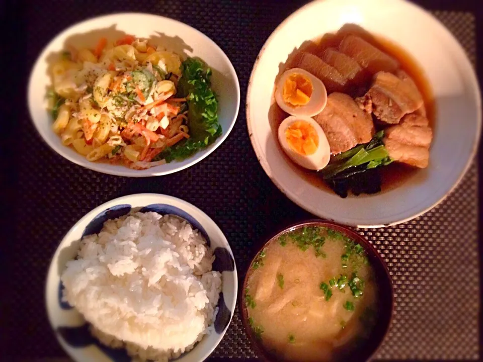 豚の角煮、マカロニサラダ、豆腐と揚げのお味噌汁|ayumiさん