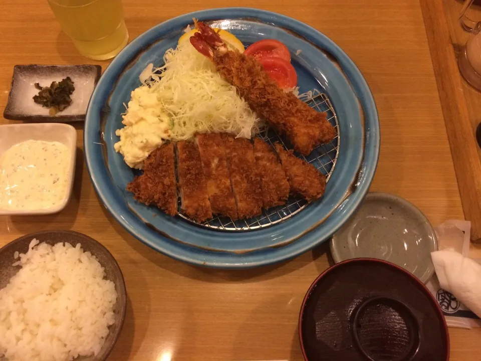 とんかつとエビフライの定食|アクちゃんさん