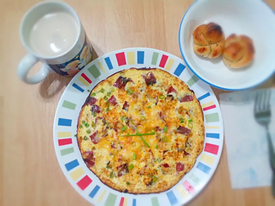 Flat Quiche(in the bottom: hash brown), Garlic Knots & Coffe|Yari Gonzálezさん