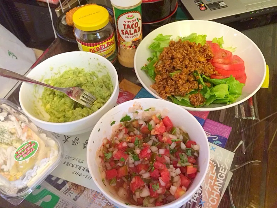 Taco Salad, home made salsa and avocado with diced onions|Kath Kanekoさん