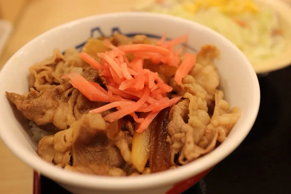 プレミアム牛めしミニにポテトサラダ|マハロ菊池さん