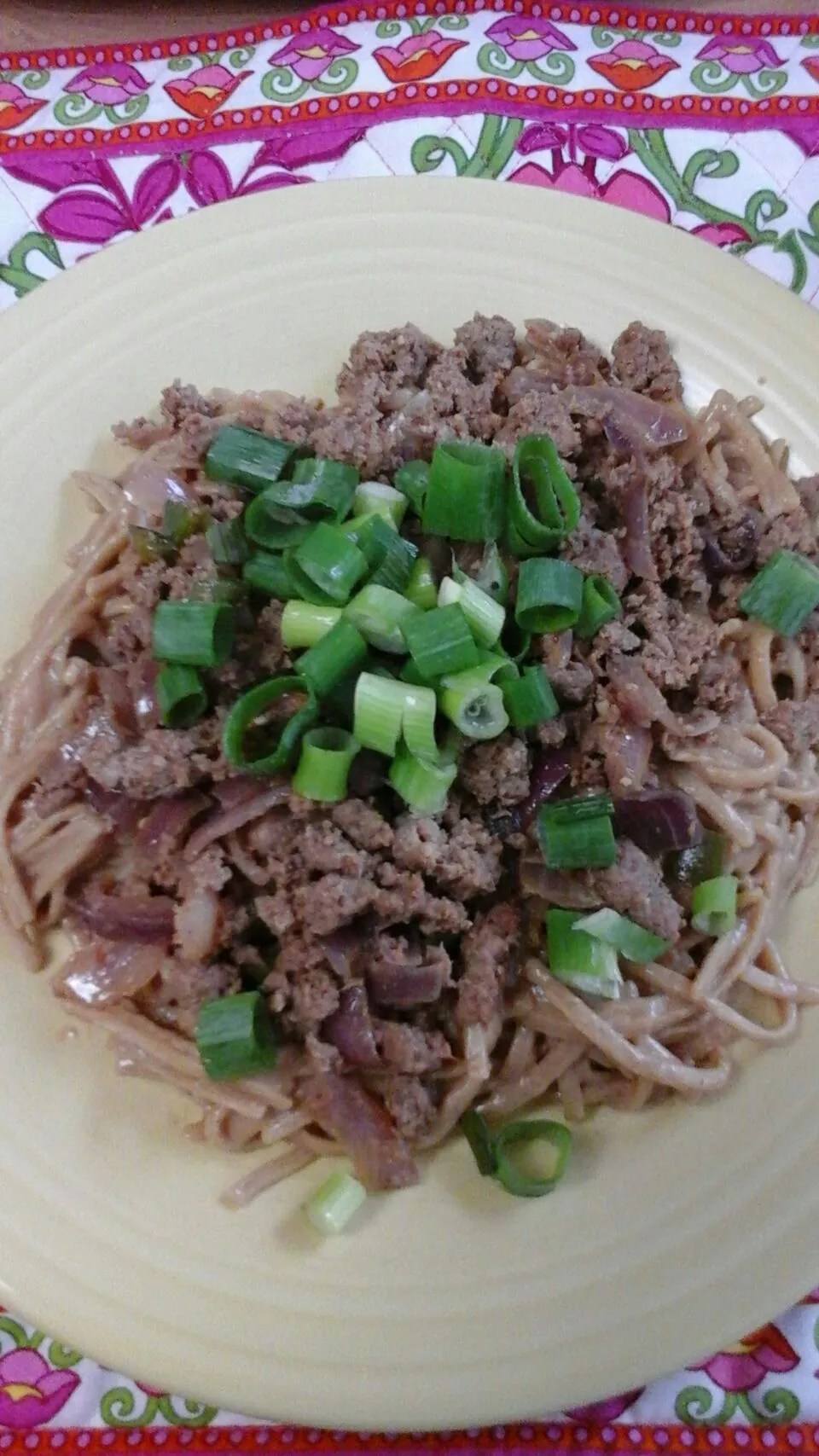 Snapdishの料理写真:Peanut noodles with ground turkey|Lori Beardさん