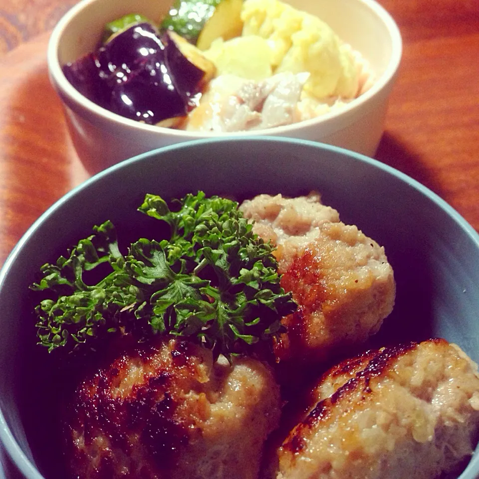 9/12娘弁当  ハンバーグ 茹で鶏と茄子とズッキーニの生姜醤油かけ  カリフラワーのカレーマヨ和え|yukiyamasakiさん