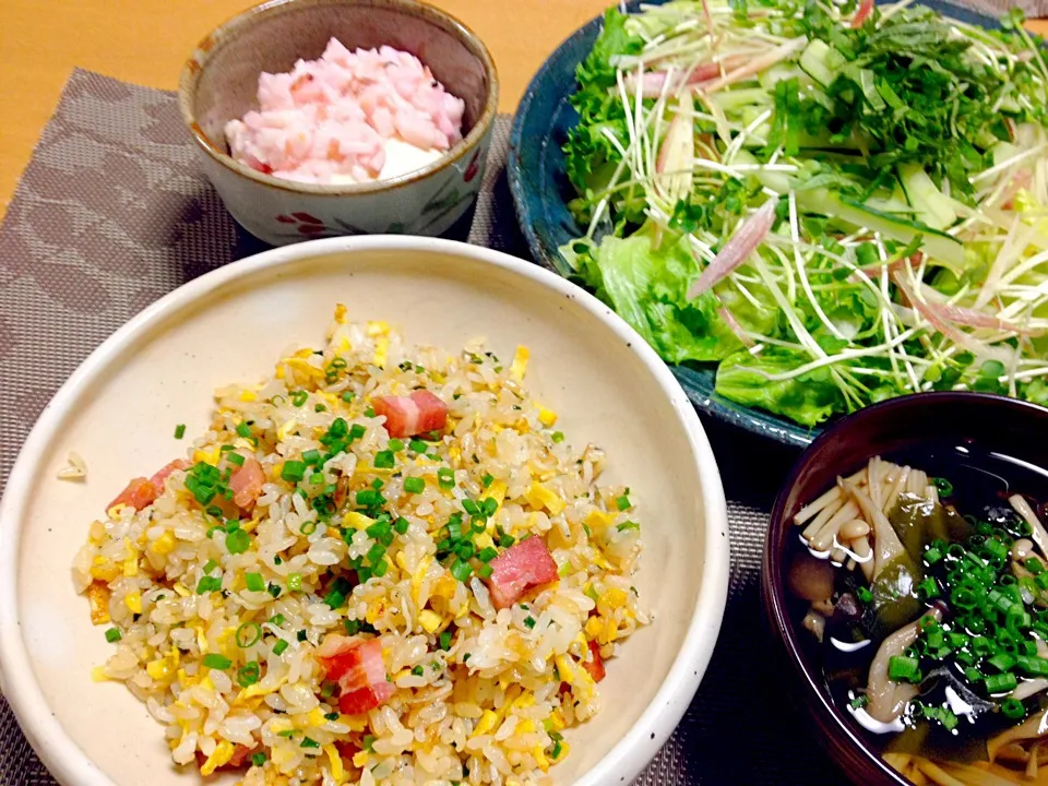 炒飯、冷奴・きざみ梅長芋のせ、サラダ|ねむねこさん