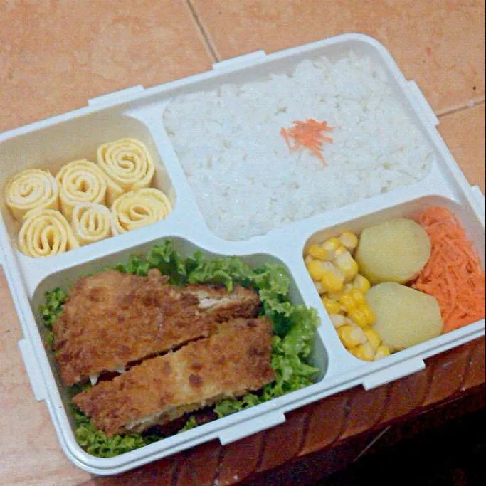 Snapdishの料理写真:Bekal kantor|Ine Rossy Lienさん