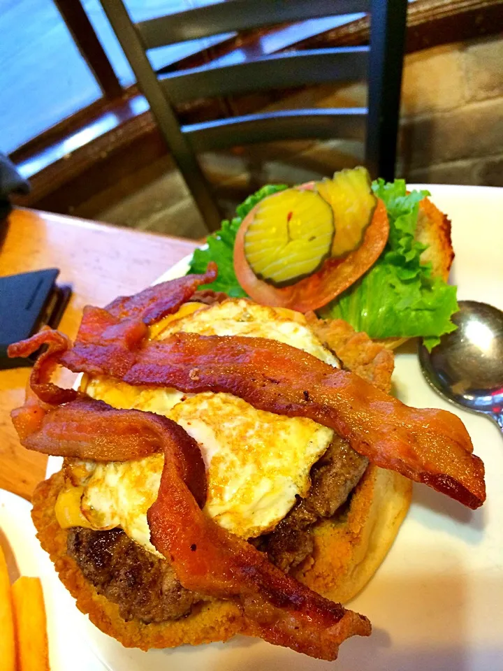 超大牛肉培根加鸡蛋汉堡～超超大牛肉培根加煎蛋汉堡～🍔❤️Large Beef and Bacon Hamburger!|Aysh小薯さん