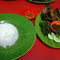 Snapdishの料理写真:Nasi Bebek Goreng dan sambal mangga #indonesia #bebekgoreng #sambalmangga #Nasi|Dwi Chairunissa Fさん