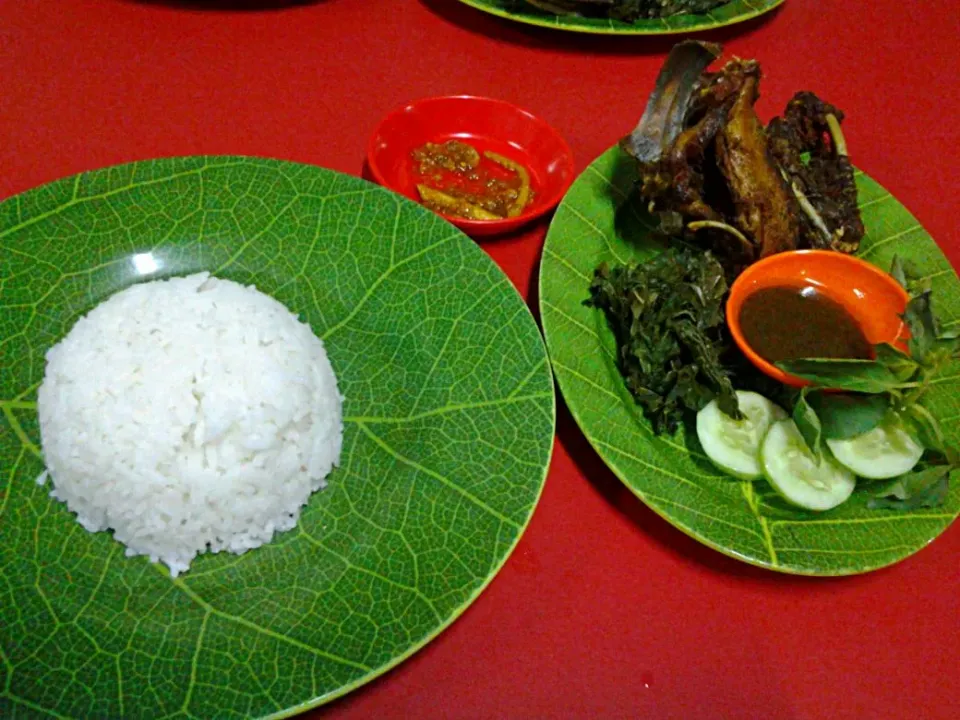 Nasi Bebek Goreng dan sambal mangga #indonesia #bebekgoreng #sambalmangga #Nasi|Dwi Chairunissa Fさん