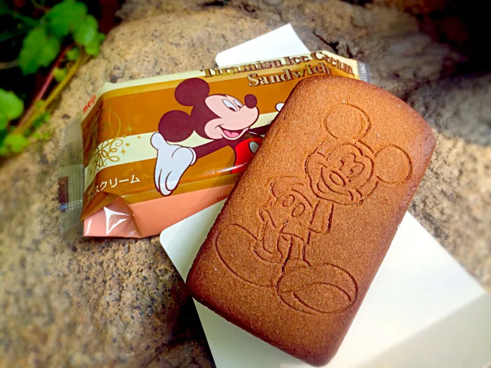 Disney Tiramisu Ice Cream Sandwich|Liezlさん