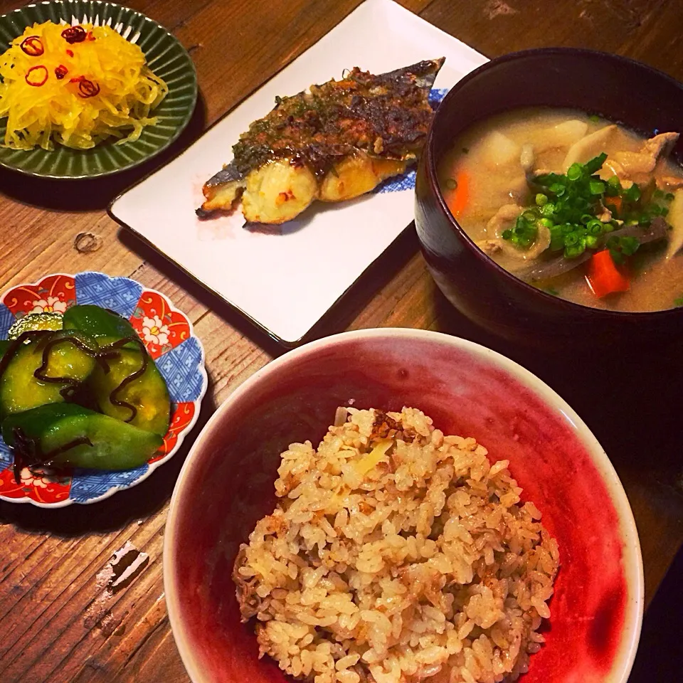 牛肉と新しょうがの炊き込みご飯   豚汁  そうめんかぼちゃペペロンチーノ  さわらの青じそ味噌焼き  キュウリの塩昆布あえ|Koga Koda Nanakoさん