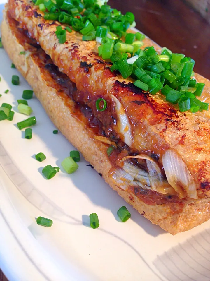 佐藤豆腐店の【辛味噌＆葱入り油揚げ】ピリ辛でご飯がすすむ🎵|ちなみんさん