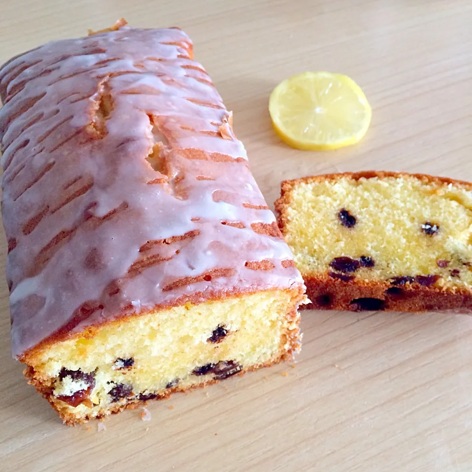 Lemon pound cake with chocolate chip and raisin|instagram: wensbakeさん