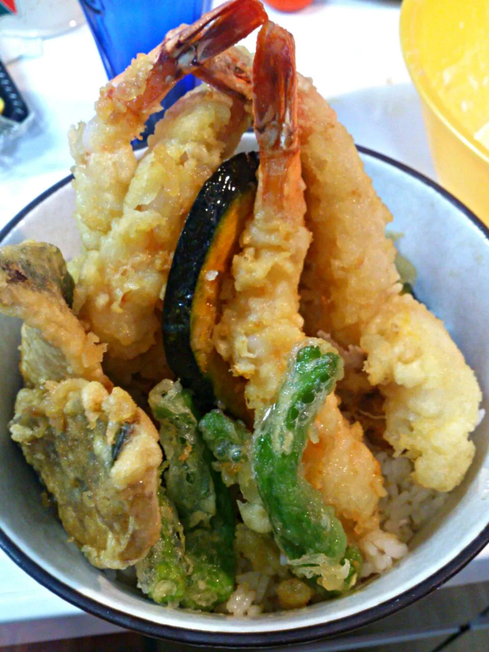 tempura bowl(•ө•)♡
￣￣￣￣￣＼／￣￣￣￣ 
　　　　∧＿∧　　　　 
　　;;（´・ω・） 　 
　＿旦_(っ(,,■)＿＿  
　|l￣l||￣しﾞしﾞ￣|i|toshimasakodachiさん