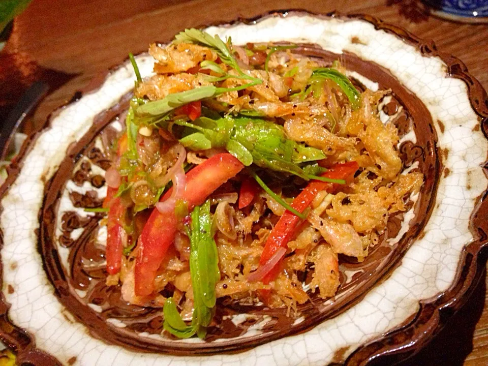 Young Tamarind leaves salad with baby crispy shrimps dressing herbs|Obeoom Jumsai Na Ayudhyaさん