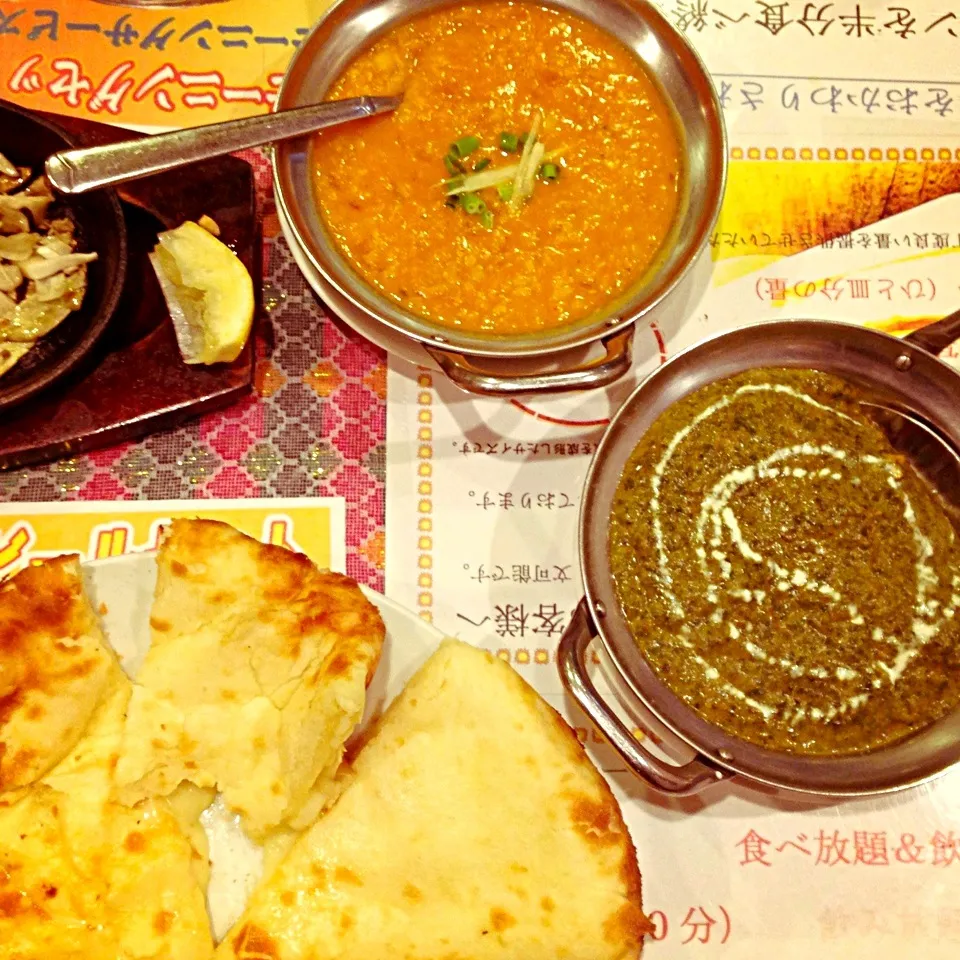 チキンとほうれん草のカレーとインド豆のカレーとチーズナン|koaraさん