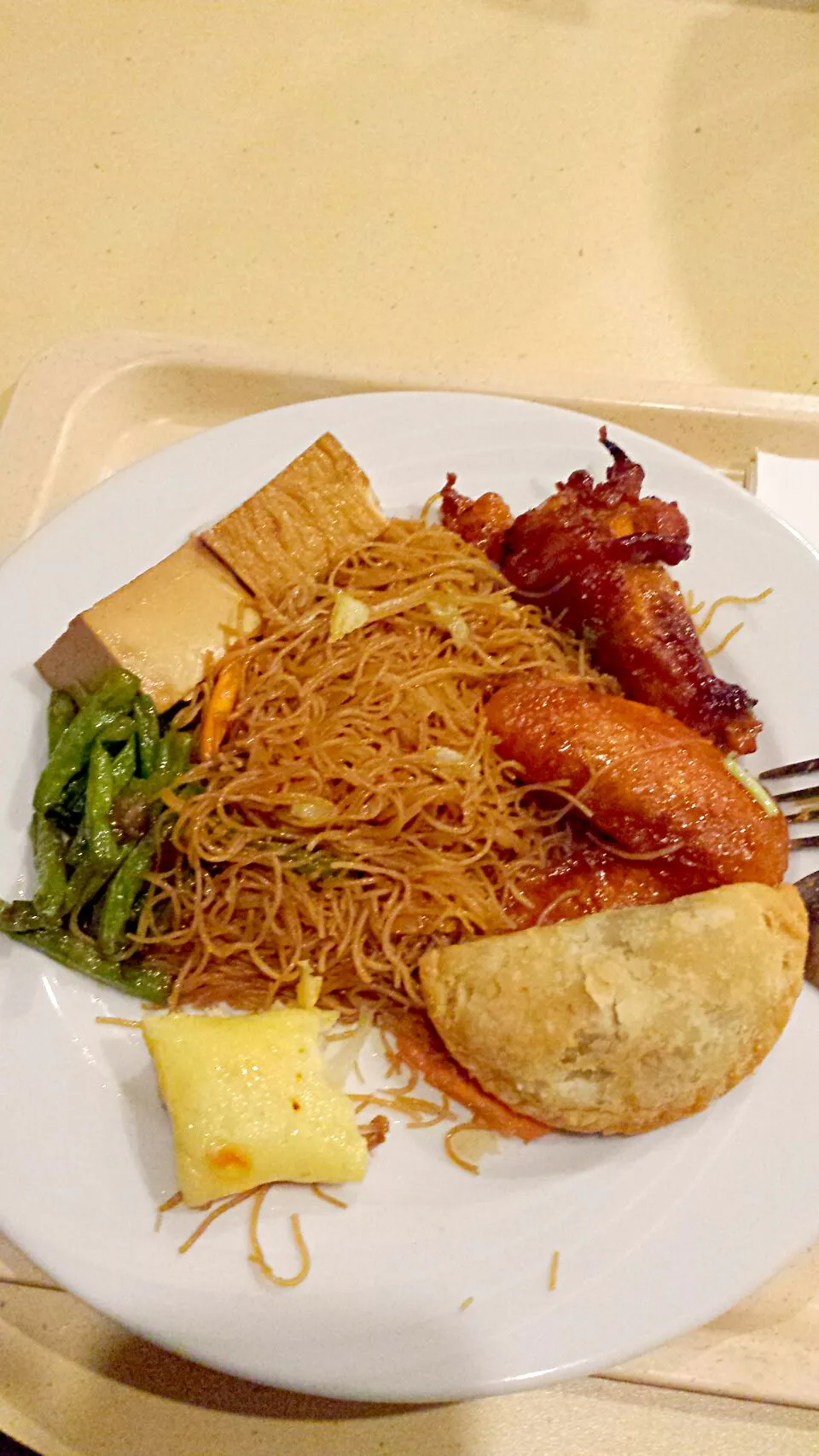 fried beehoon with all sorts of stuff sorry its half eaten
#toodelicioustowait #halfeatenpizza|KaikoKazashiさん