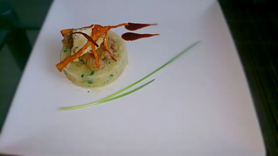 Veal sweetbreads, braised in white vine, on a puree of celery, carrot chips ...|Matthew NLさん