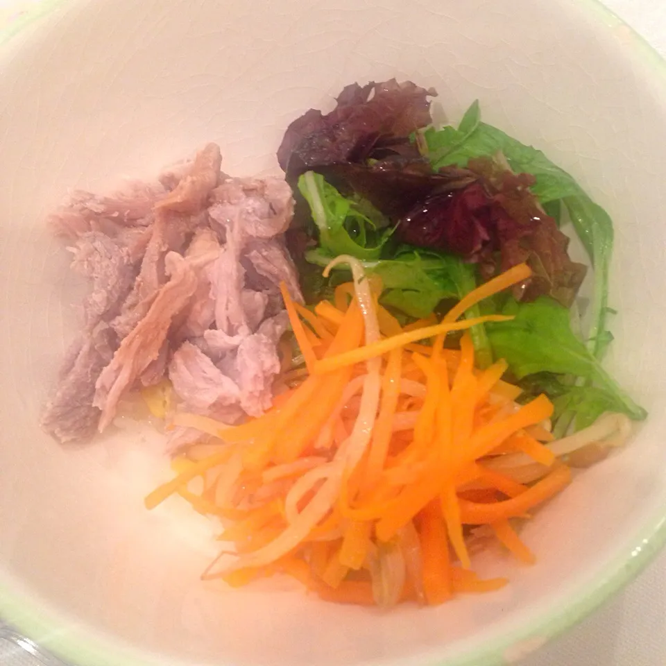 Namul of carrots and beans sprout, leaves, pork|Meeさん