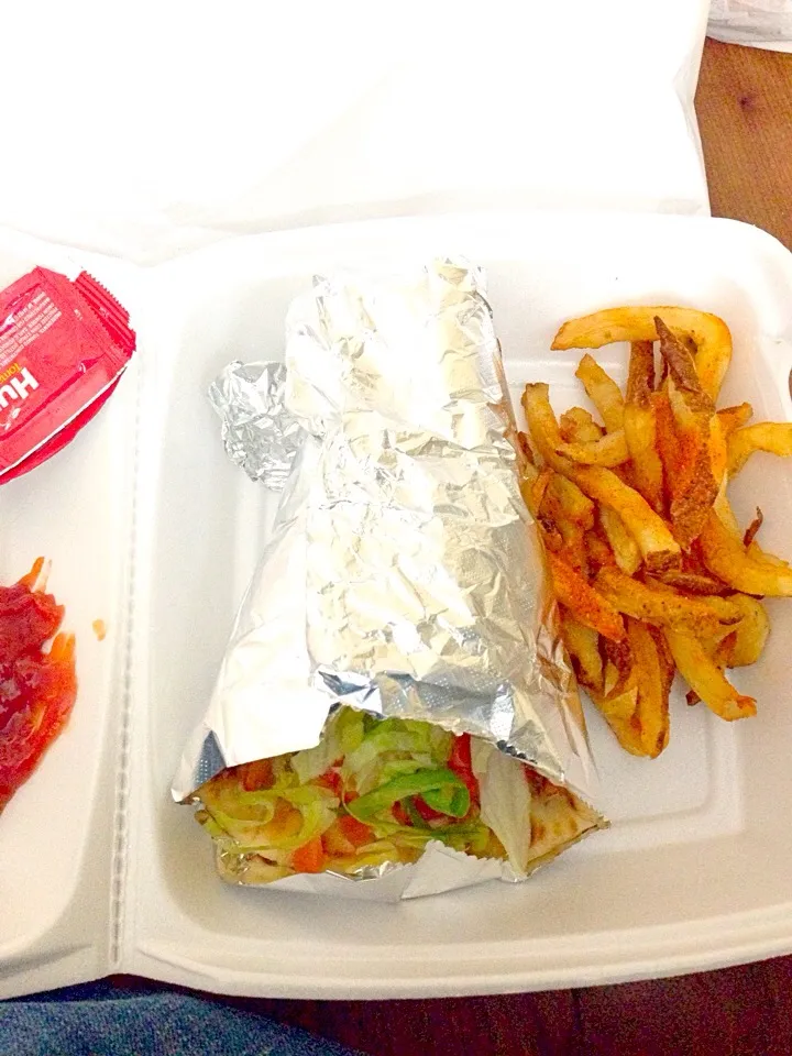 Chicken gyro and fries|nadia issaさん