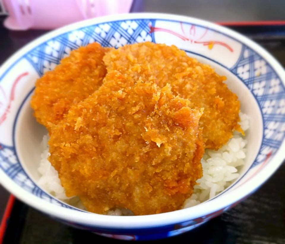 新潟名物！たれかつ丼を頂きます(^^)甘からのたれが後を引く美味しさです！|naokiさん