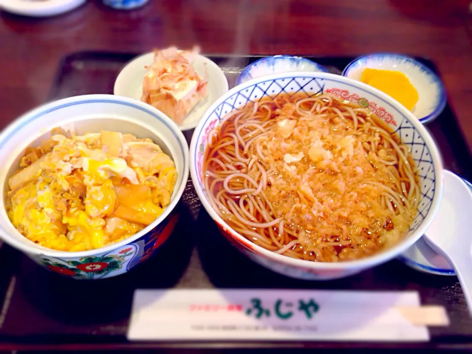 そば、親子丼、700円|めーたんさん