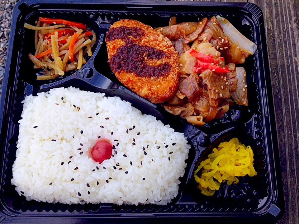 Snapdishの料理写真:300円焼肉弁当|Kunisanoさん