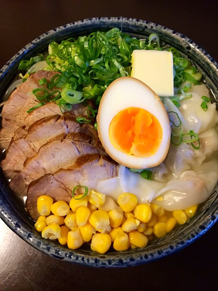 Snapdishの料理写真:鶏塩バターコーンチャーシューワンタン麺|ユーリーさん