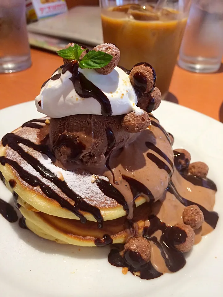 Hotcake topped with chocolate ice-cream|anjana shresthaさん