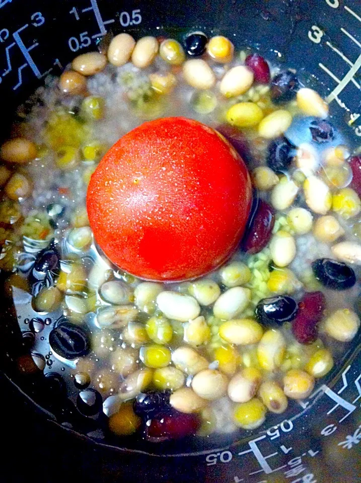 炊飯器で炊くトマトご飯・豆豆バージョン|ユズさん