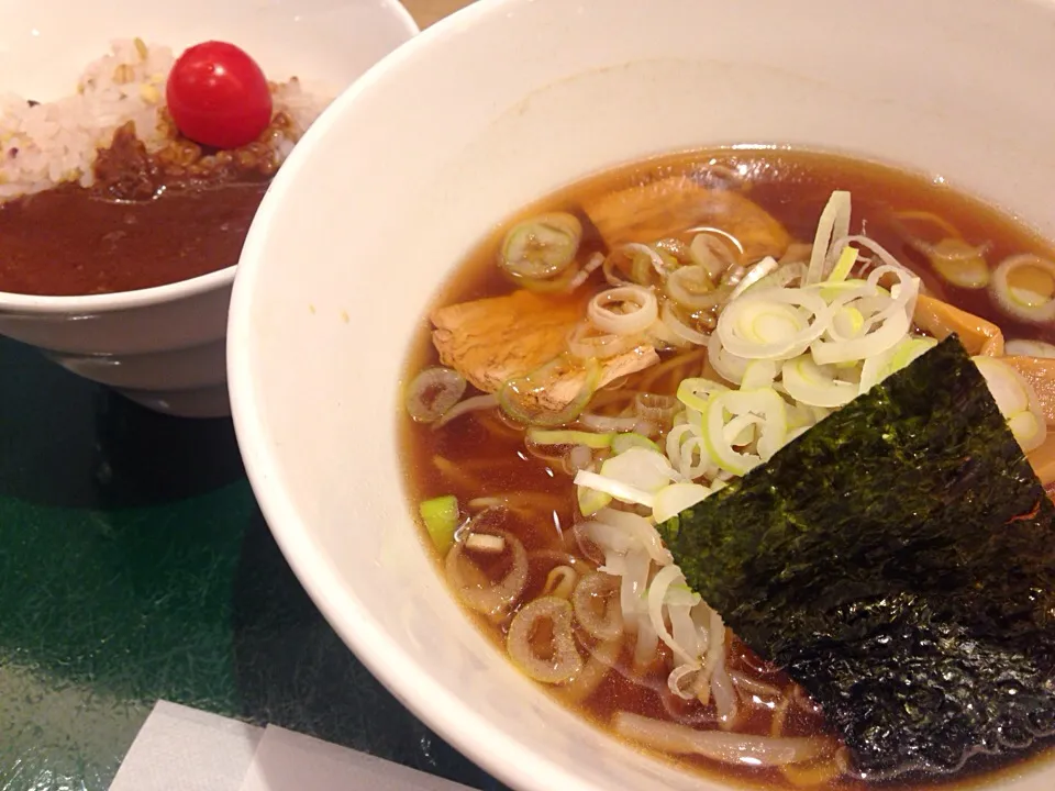 醤油ラーメンとミニカレー丼|LiNxさん