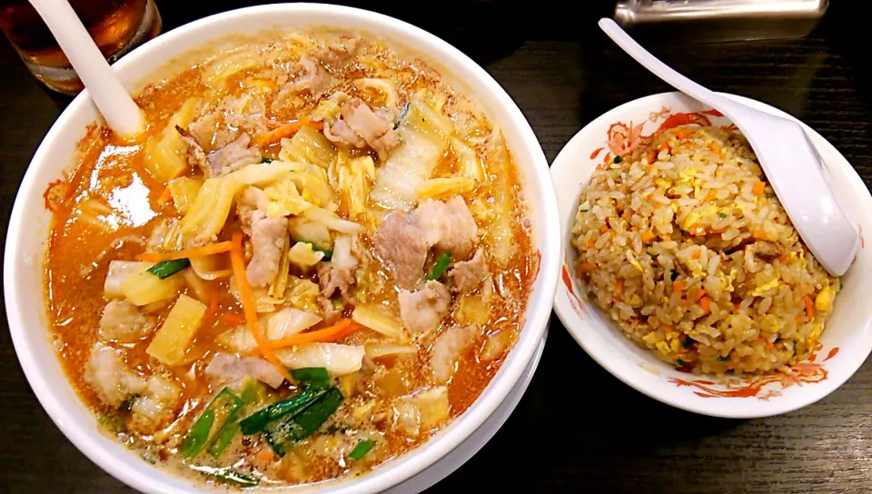 天理スタミナラーメン 高田馬場店
半チャンセット 930円|しんたたさん