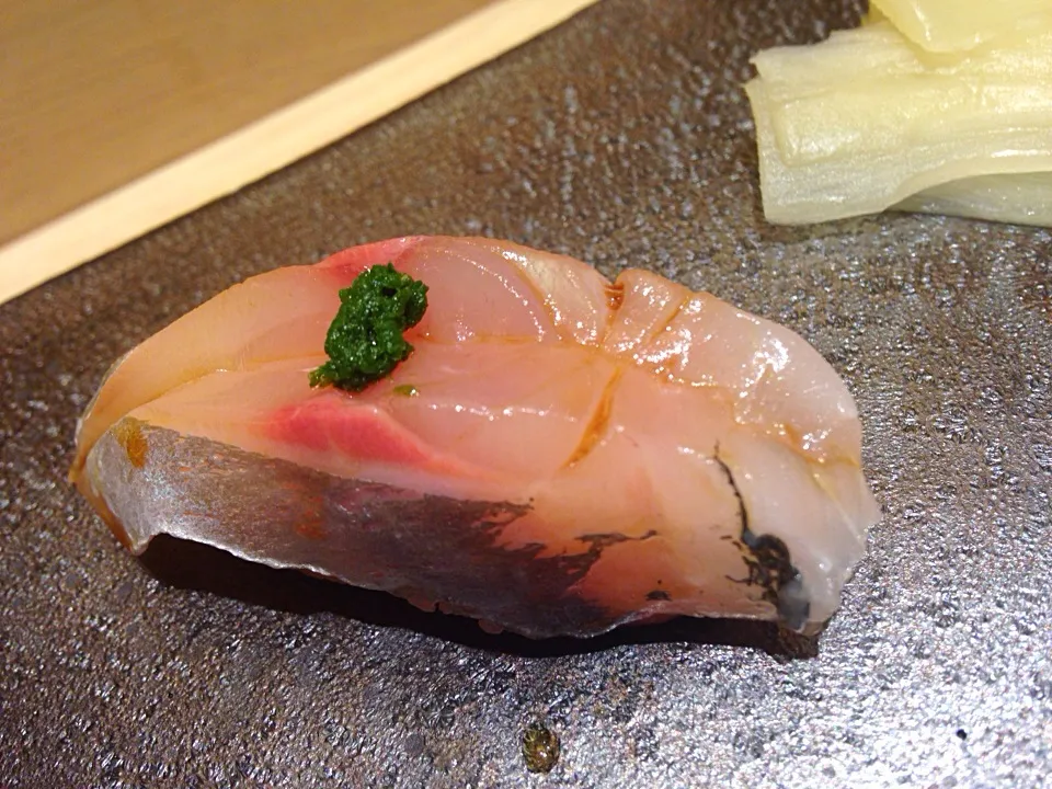 Snapdishの料理写真:Aji sushi|Obeoom Jumsai Na Ayudhyaさん