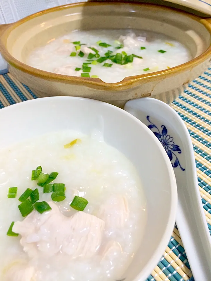 我が家の鶏粥＊長男が鶏粥食べた〜い🎶僕も〜と次男😋私は喉痛いし悪寒するし鼻も出るし😭1番体調悪い母がマスクしながら作ったお粥です|o-kazuさん