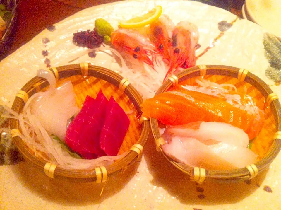 Snapdishの料理写真:Assorted sashimi|skyblueさん